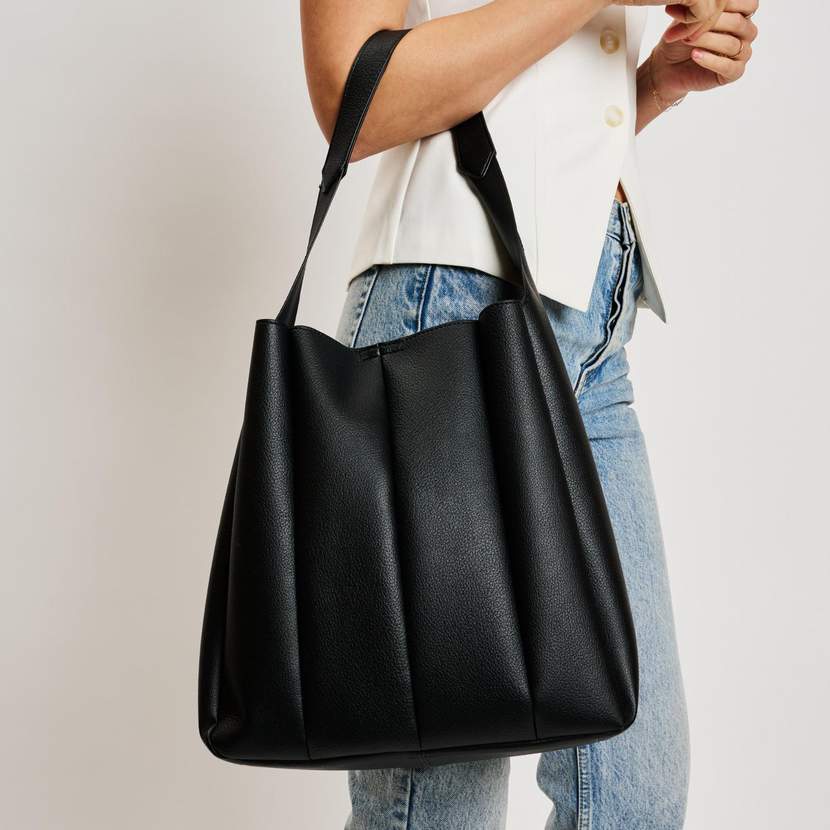 Woman wearing Black Moda Luxe Zelda Hobo 842017138358 View 4 | Black