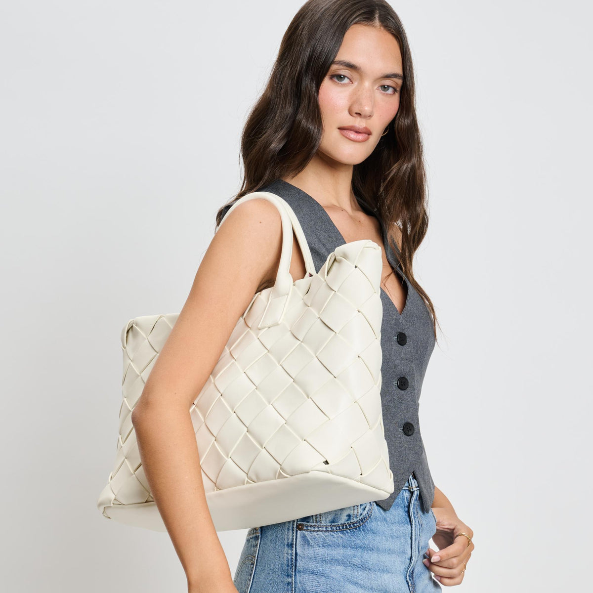 Woman wearing Oatmilk Moda Luxe Adeline Tote 842017135821 View 3 | Oatmilk