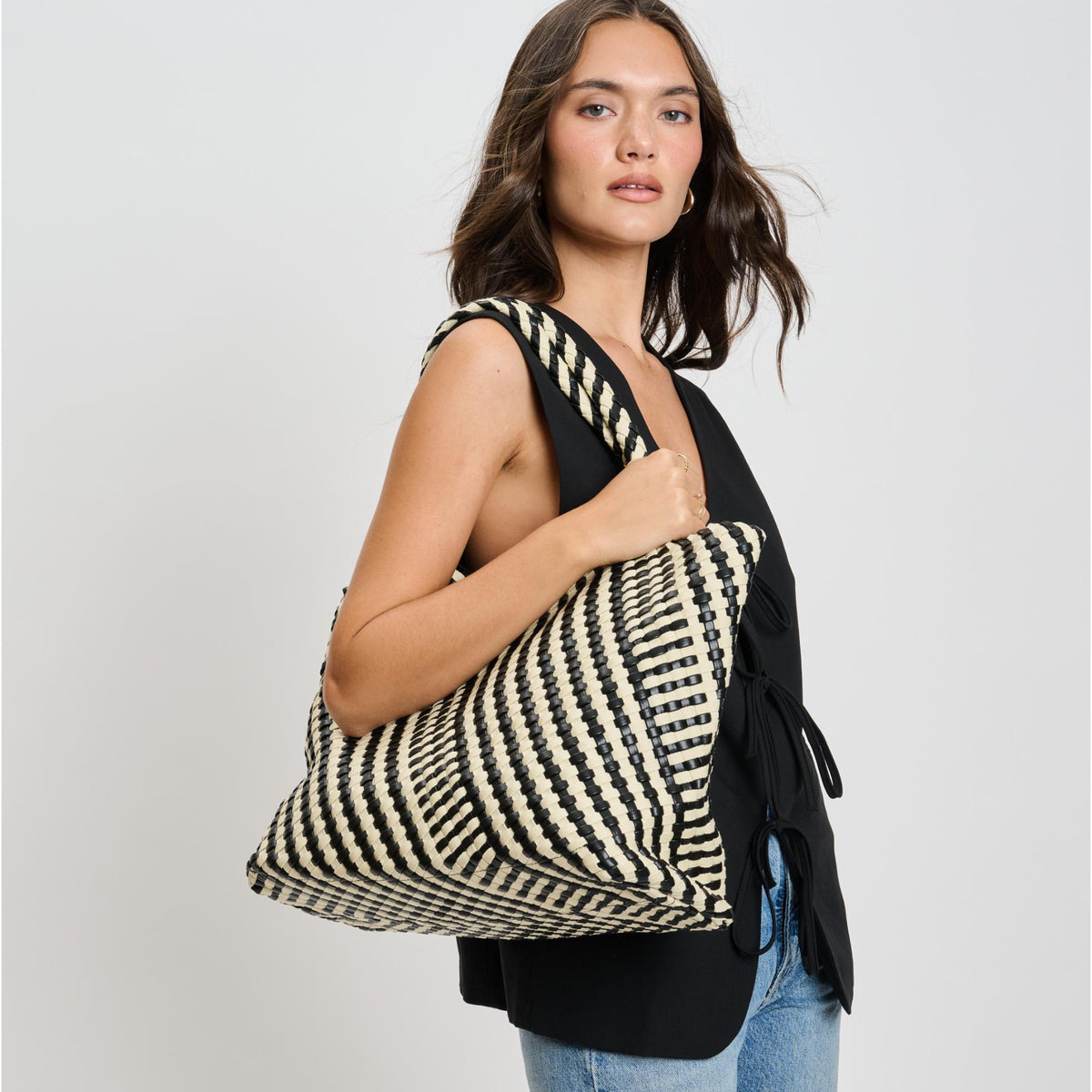 Woman wearing Black Ivory Moda Luxe Solana - Mixed Material Tote 842017135777 View 2 | Black Ivory