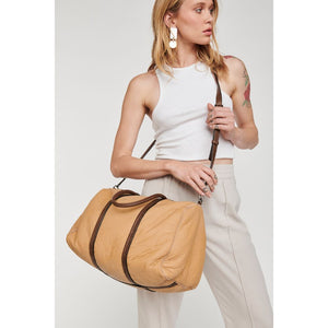 Woman wearing Camel Moda Luxe Canyon Weekender 842017101413 View 1 | Camel